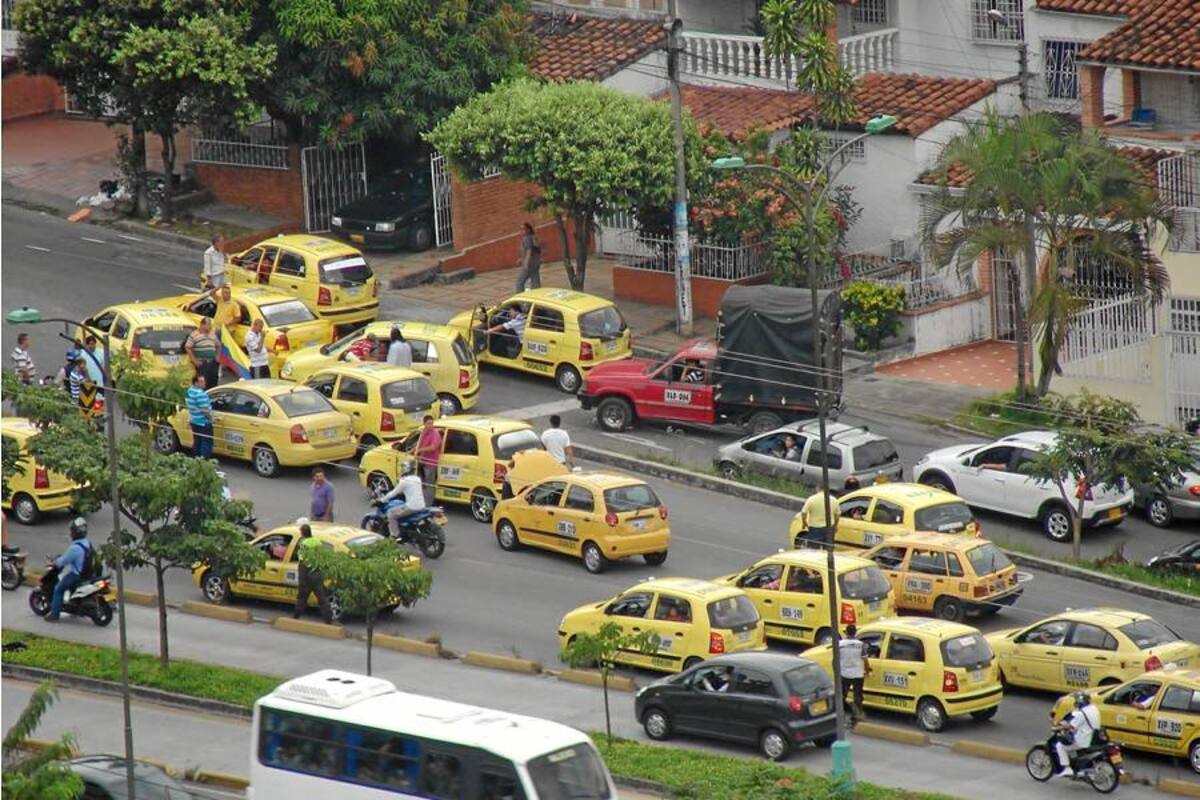 Taxistas generan bloqueos de vías en Bucaramanga (Foto: Suministrada / VANGUARDIA LIBERAL)