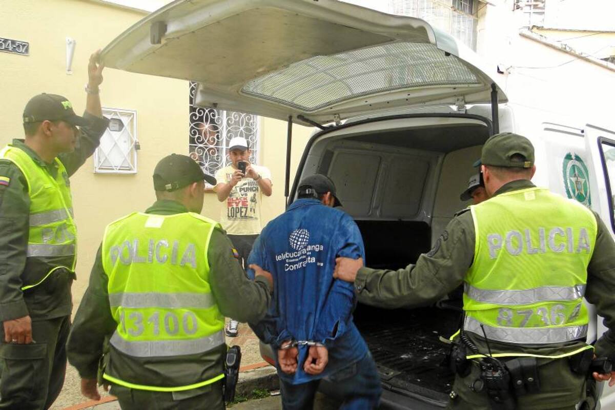Capturados ‘apartamenteros’ tras hurto en el barrio Álvarez (Foto: Suministrada Policía Metropolitana/ VANGUARDIA LIBERAL)