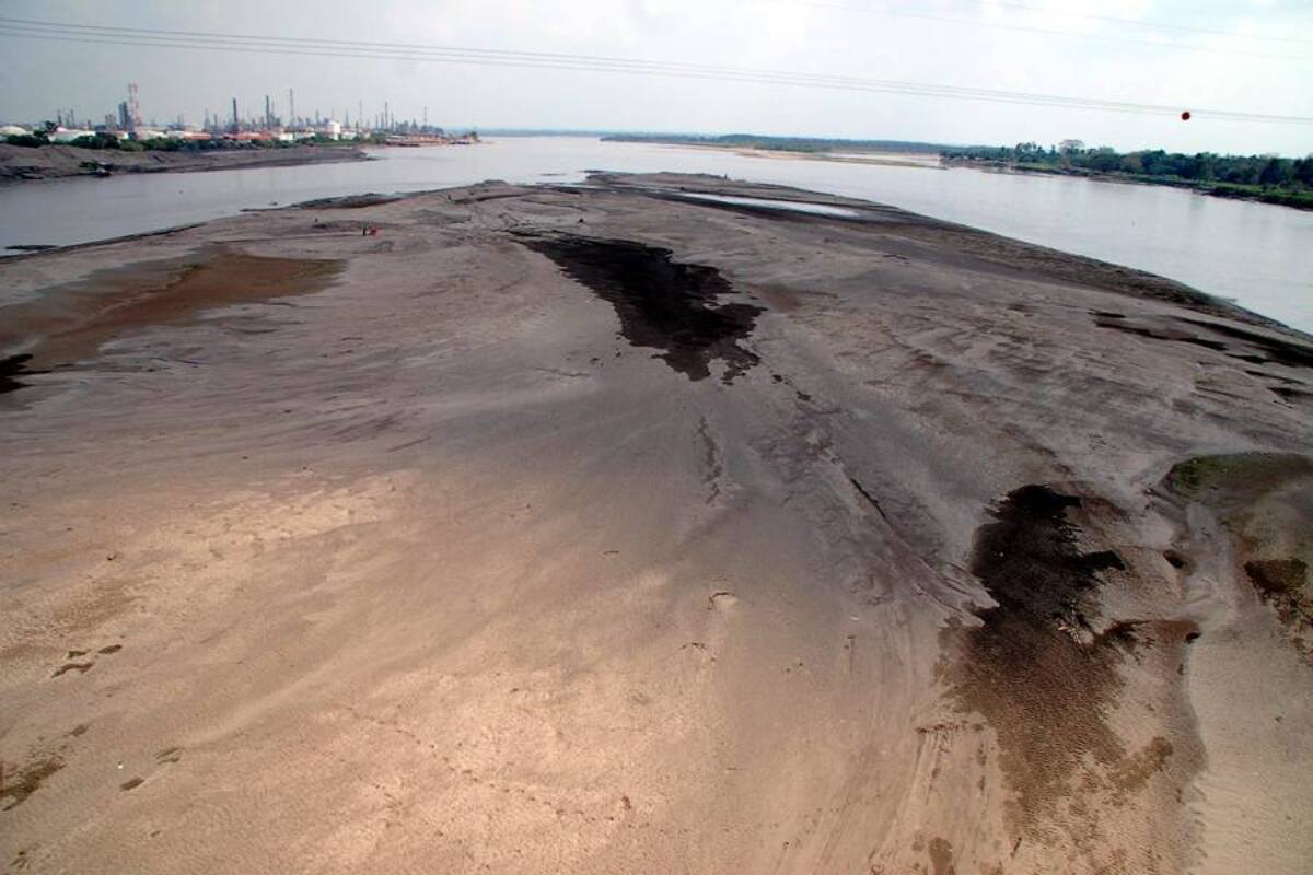 Así luce el río Magdalena a su paso por Barrancabermeja, Santander, (Foto: Edgar Pernett/VANGUARDIA LIBERAL)
