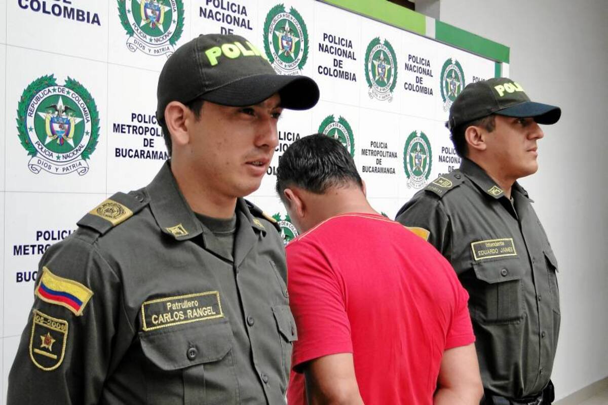 Comunidad de Los Santos retiene a supuesto ladrón del sector (Foto: Suministrada Policía Metropolitana)