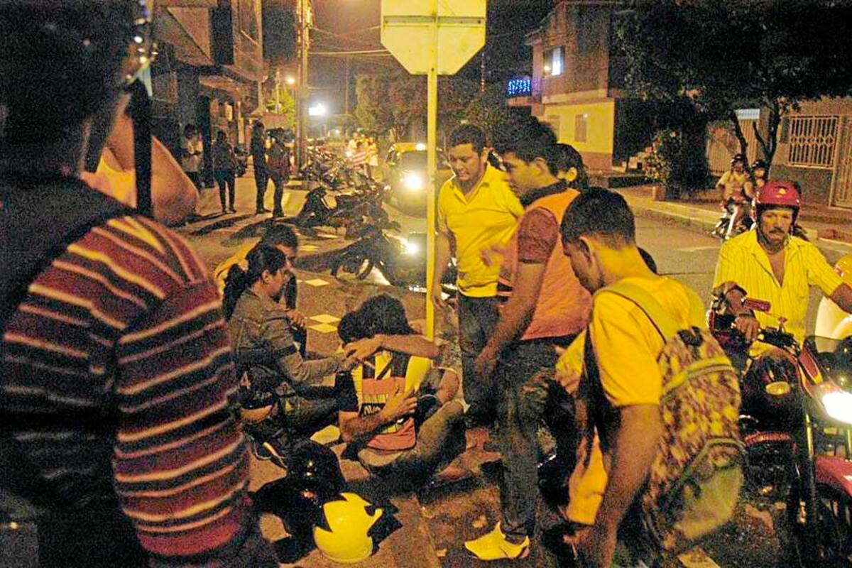 Familiares de la menor muerta por una bala perdida en Barrancabermeja. (Foto: Edgar Pernett/VANGUARDIA LIBERAL)