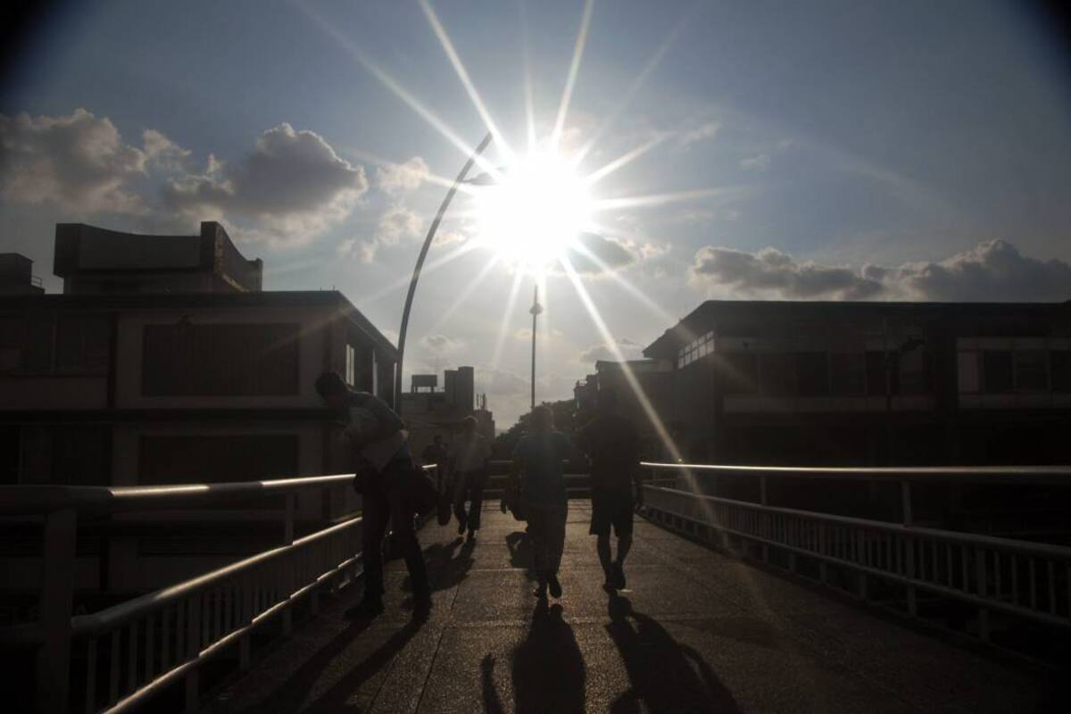 Habitantes de Bucaramanga no soportan más la ola de calor. (Foto: JAIME DEL RÍO /VANGUARDIA LIBERAL)