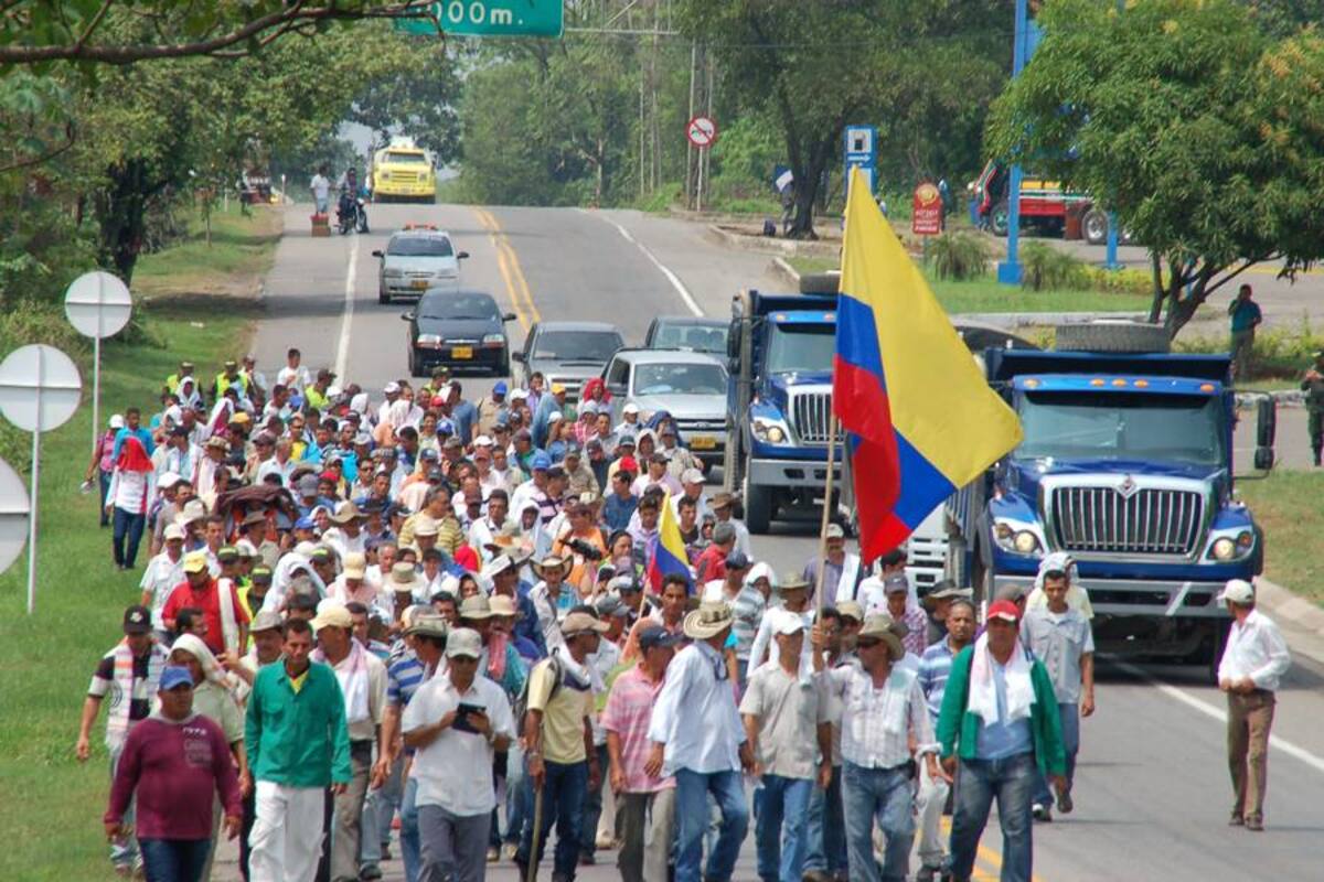 Movilidad en la Troncal del Magdalena Medio está a un solo carril (Foto: Edgar Pernett/VANGUARDIA LIBERAL)