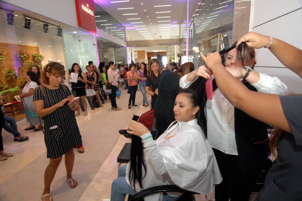Si desea obtener mayor información sobre cómo contribuir con el banco de pelucas, puede comunicarse con la ‘Fundación Senos Ama’ a la línea 301 272 0009. (Foto: Archivo /VANGUARDIA LIBERAL)