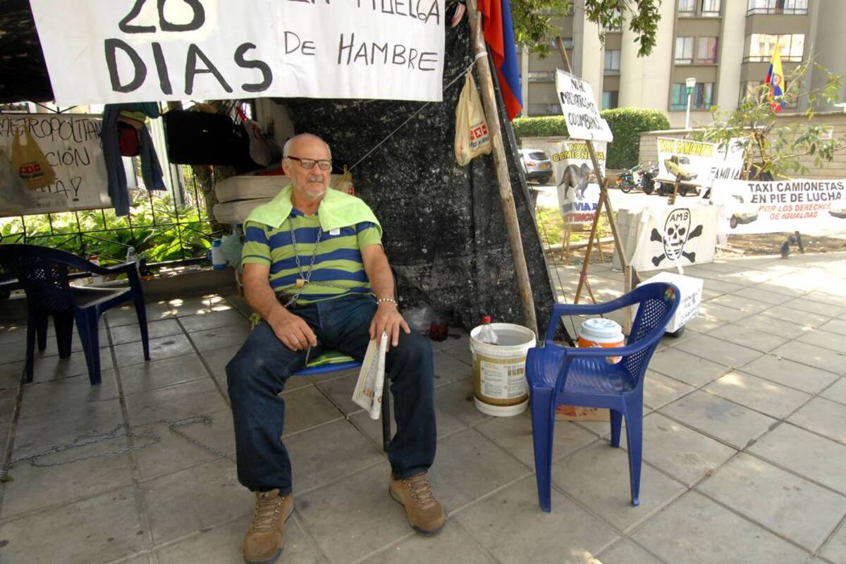 Dos meses en huelga de hambre cumple propietario de ‘taxi camioneta’ en Bucaramanga (Foto: Jaime del Río /VANGUARDIA LIBERAL)