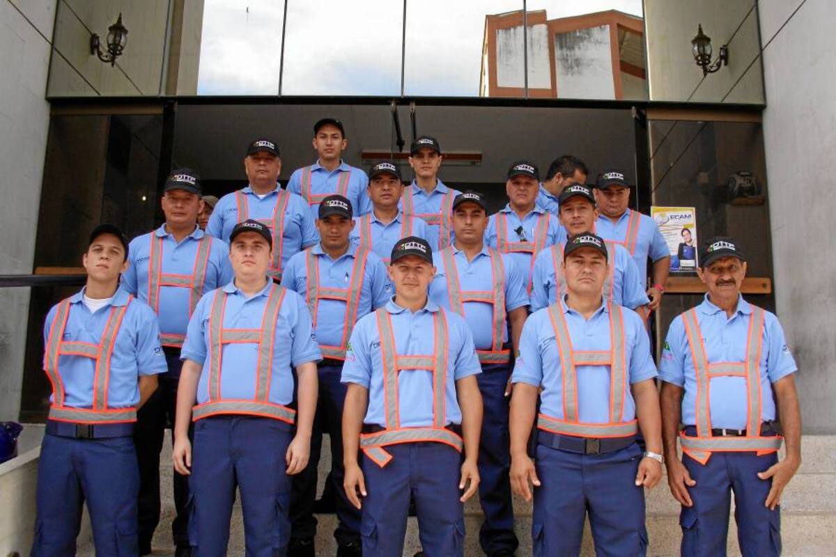 La Dirección de Tránsito de Floridablanca reforzará la movilidad vial con 30 auxiliares que siempre estarán acompañados de un agente. (Foto: Suministrada/VANGUARDIA LIBERAL)