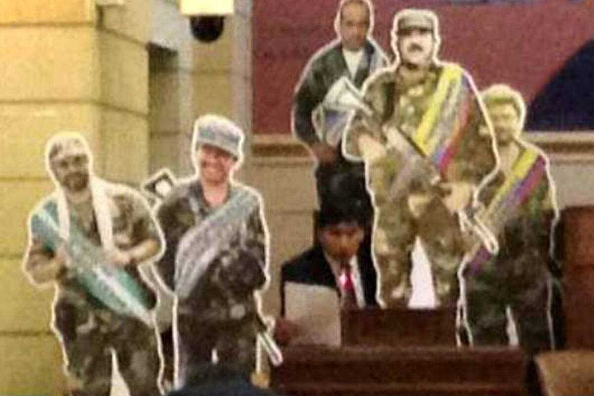 Polémica por dummys de "Timochenko" y "Mancuso" en el Congreso (Foto: Colprensa/ VANGUARDIA LIBERAL)
