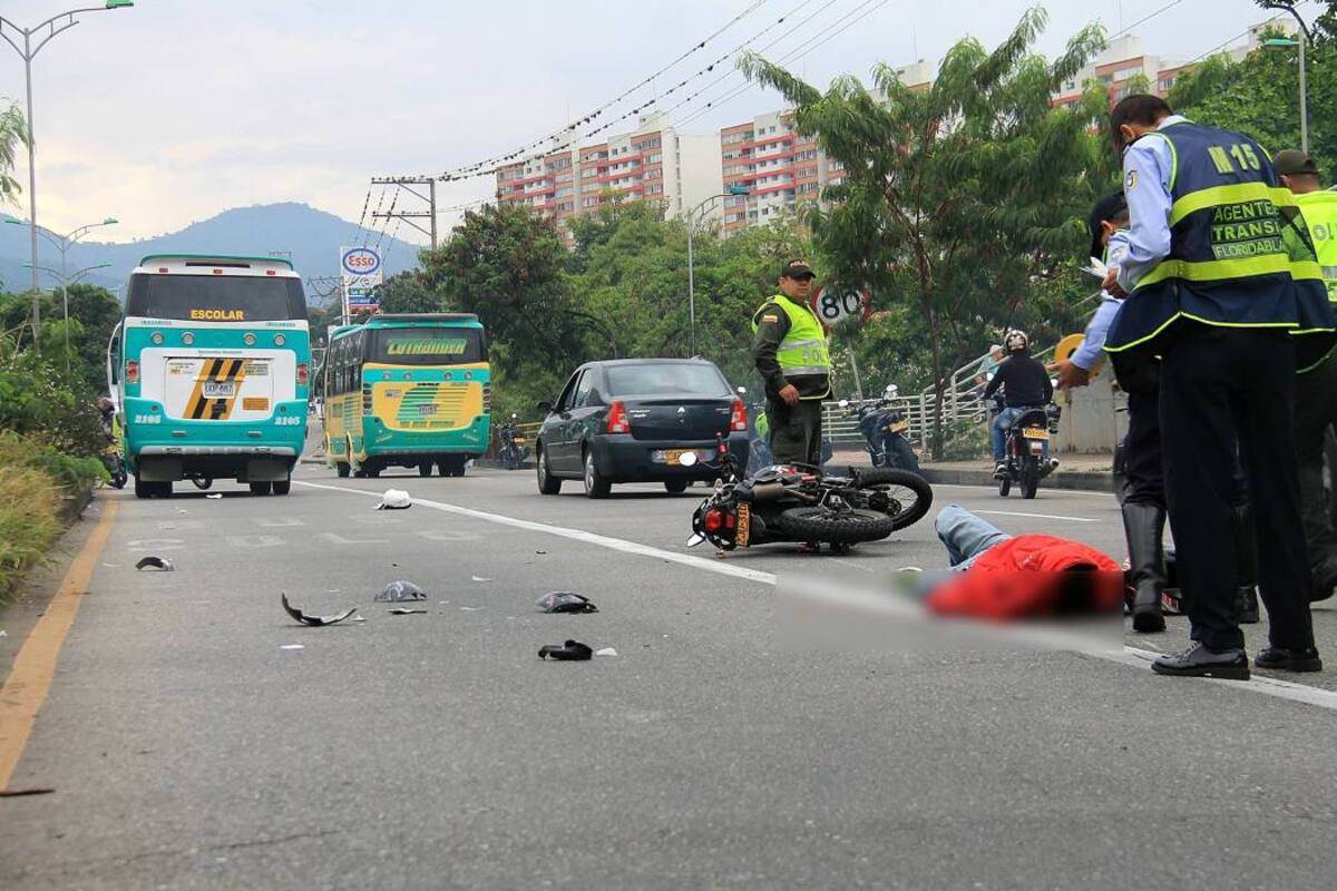 Motociclista murió en accidente de tránsito en autopista a Floridablanca (Foto: ÉLVER RODRÍGUEZ/VANGUARDIA LIBERAL)