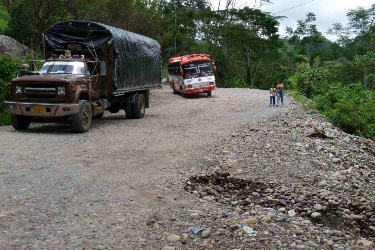 Desde diciembre de 2010 cuando la ola invernal afectó parte del corredor algunos tramos se transitan con dificultad (Foto: Archivo/VANGUARDIA LIBERAL )
