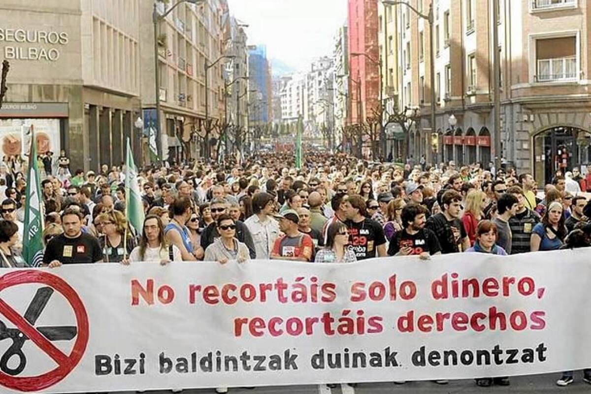 Protesta contra reforma laboral en España desata violencia en Barcelona (Foto: TOMADA DE INTERNET/VANGUARDIA.COM)
