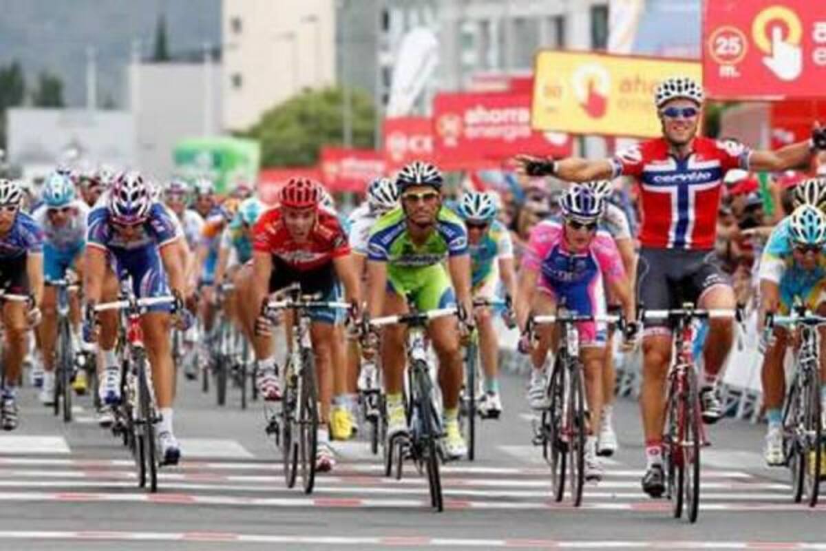 El noruego sacó una ventaja suficiente que le permitió cruzar la meta con los brazos en alto.(Foto: EFE / VANGUARDIA LIBERAL)