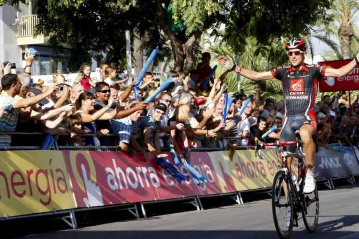 Imanol Erviti cruza la meta en Vilanova i la Geltrú.(Foto: EFE / VANGUARDIA LIBERAL)