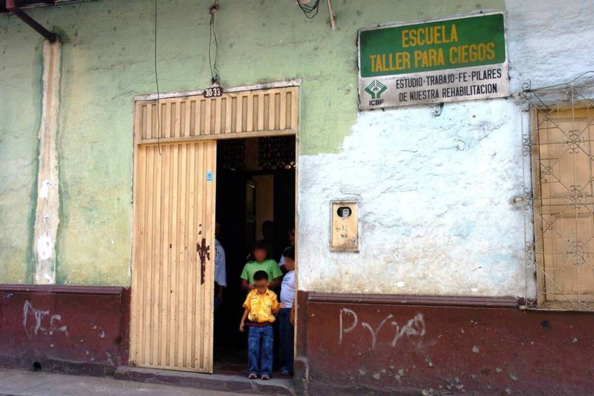 El director ejecutivo de la ‘Escuela Taller para Ciegos’, Hernán Gómez Quesada, le dijo a Vanguardia.com que este miércoles recibió una orden para rematar el inmueble, en el que funciona la institución desde hace 42 años, porque no han pagado impuesto predial desde 1995. (Foto: Archivo/VANGUARDIA LIBERAL)
