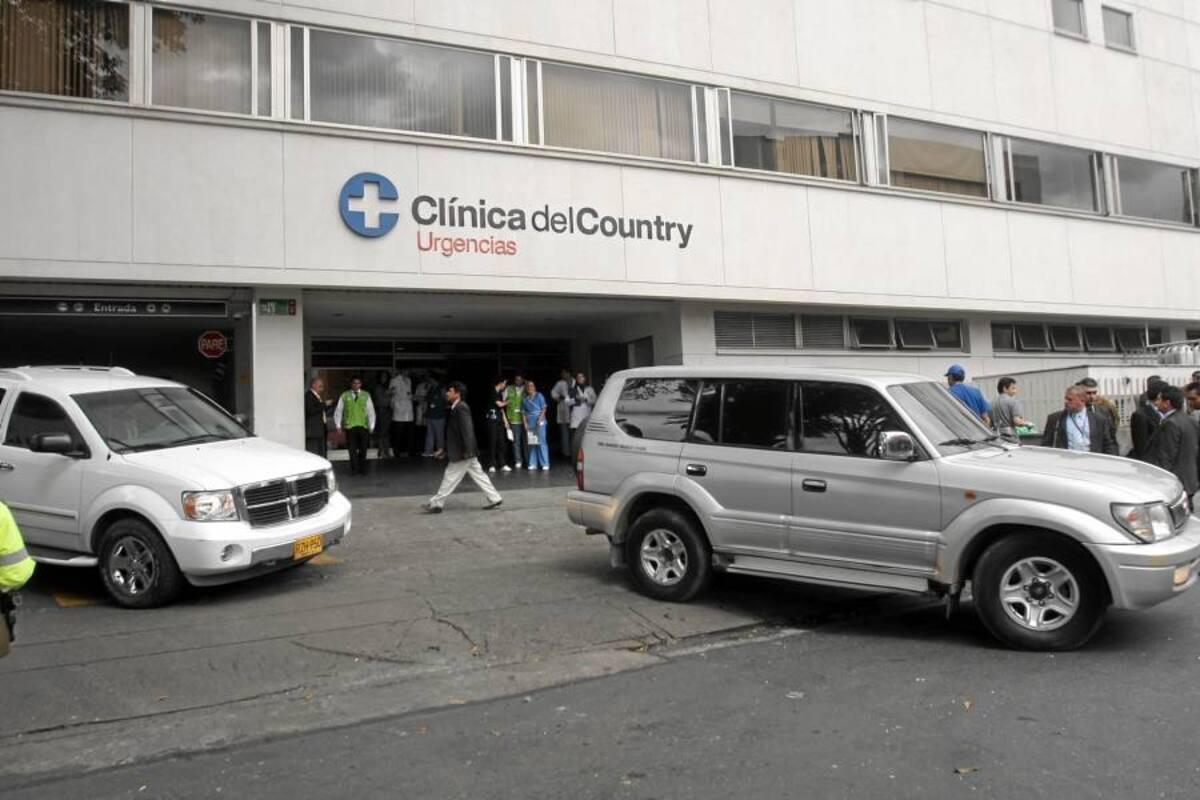 En la Clínica del Country se encuentra hospitalizado el exministro Fernando Londoño (Foto: Colprensa/VANGUARDIA LIBERAL)