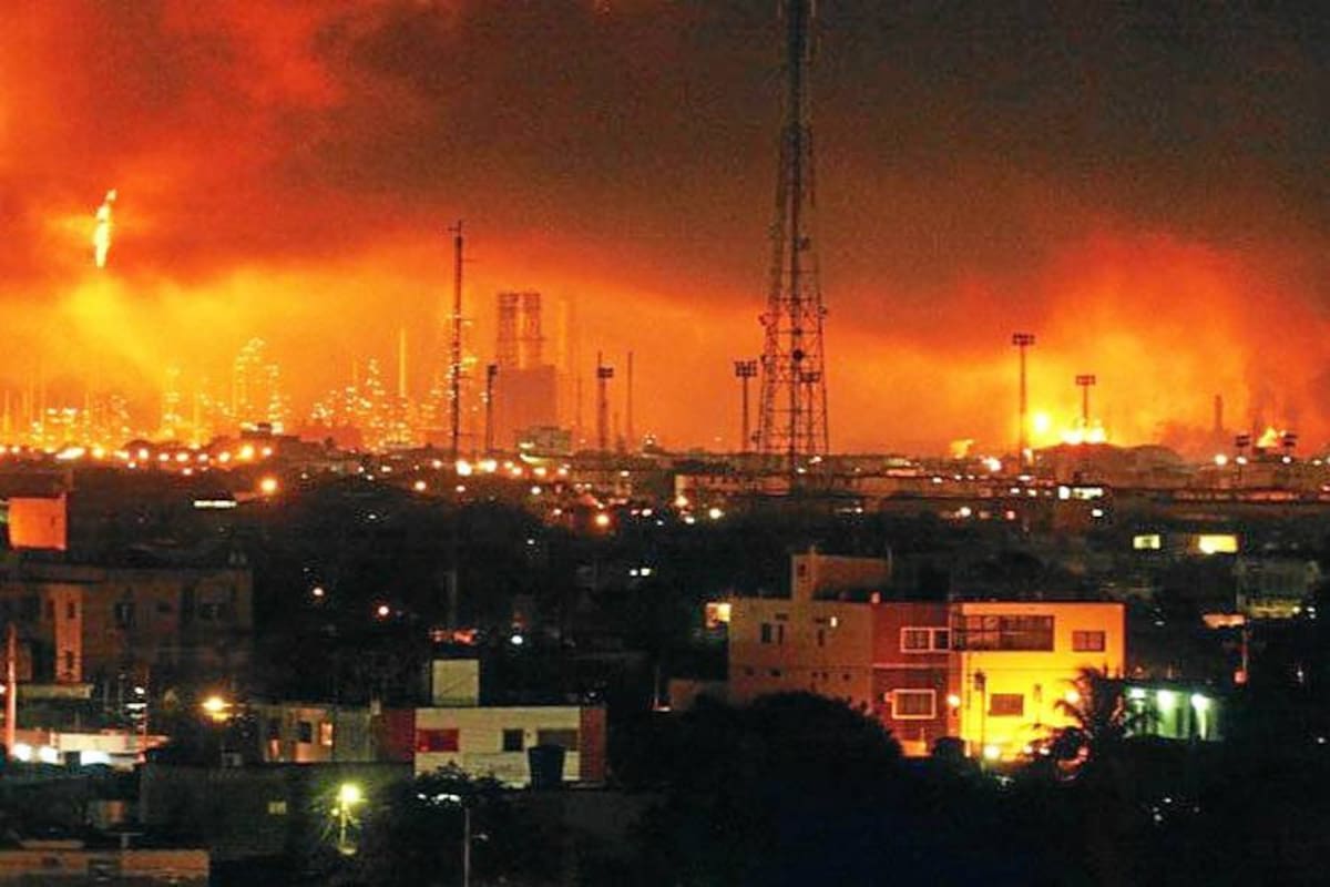 Aumentan a 26 los muertos en la explosión de una refinería en Venezuela (Foto: Tomado de Internet/VANGUARDIA LIBERAL)