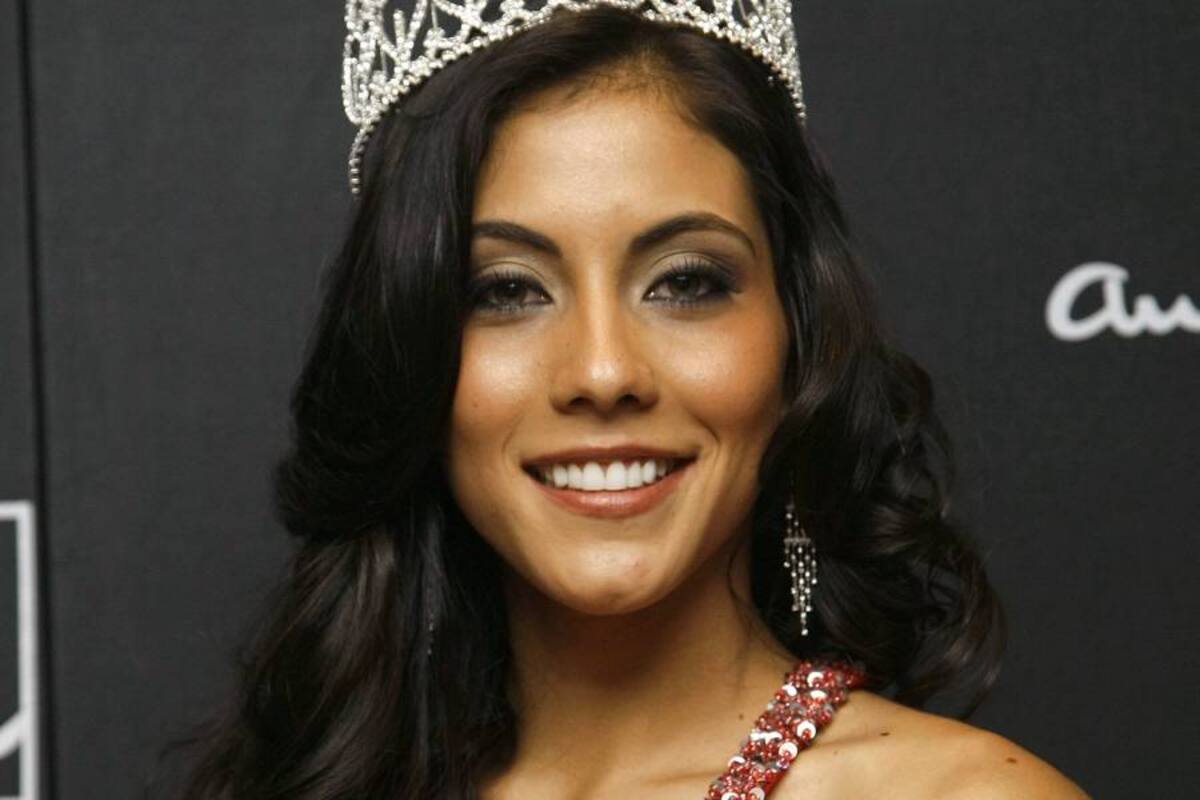Andrea Liseth Tavera Sanabria en la prueba de corona horas antes de la noche de elección y coronación de la señorita Santander 2011. (Foto: c)