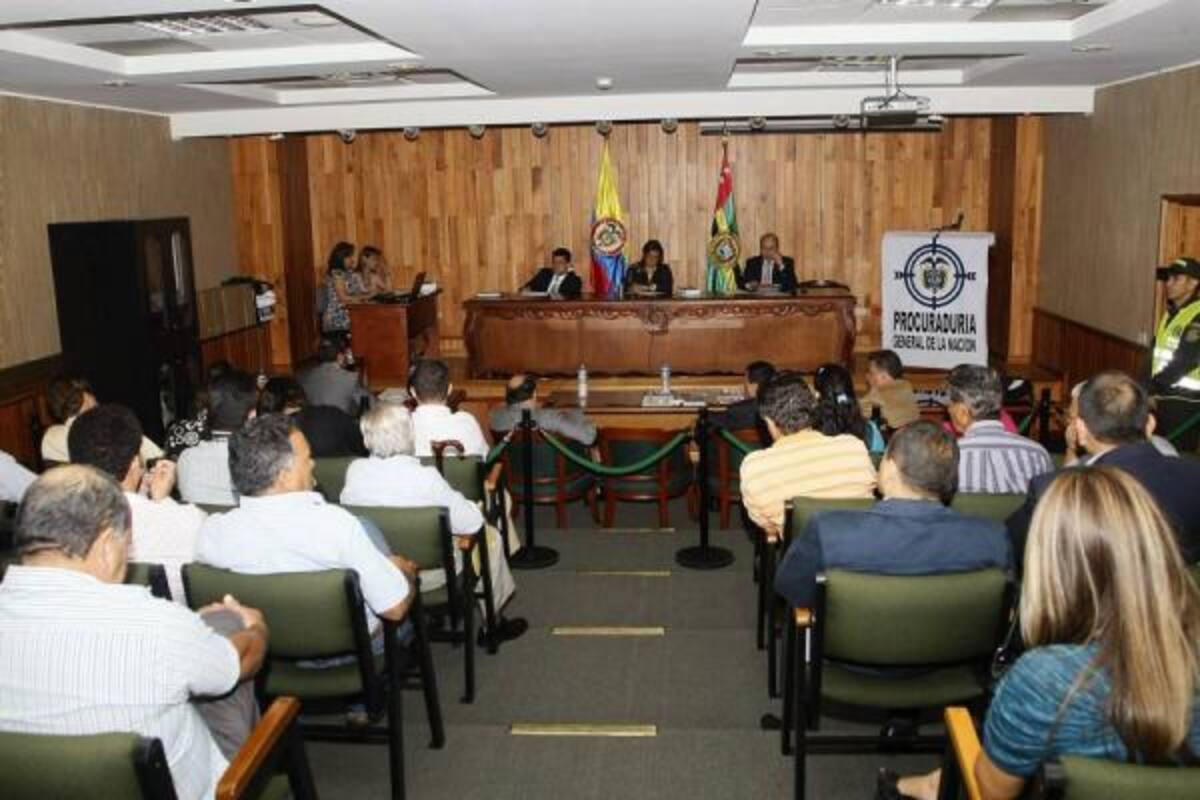 A la audiencia hoy asistieron los acusados Paola Carvajal y Luis Alfonso Montero. El alcalde Fernando Vargas volvió a ausentarse.(Foto: César Flórez/VANGUARDIA LIBERAL)