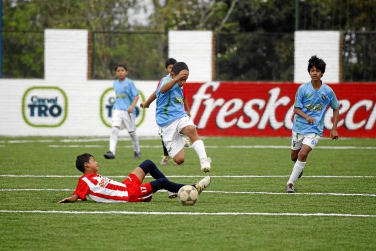Así se vive el fútbol infantil y juvenil en la Cancha Marte (Foto: Cesar Florez/ VanguardiaLiberal)