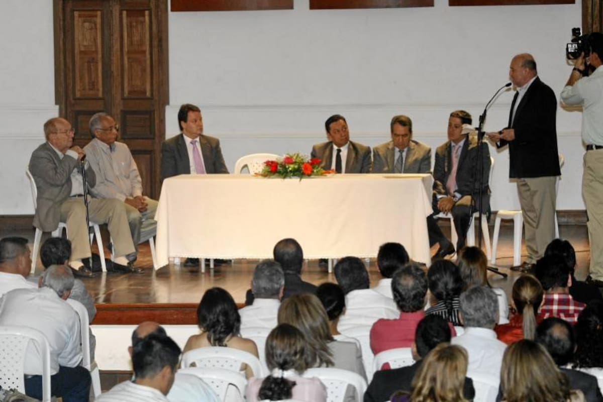 Gobernación, alcaldías y corporados firmaron pacto por la transparencia (Foto: César Flórez/VANGUARDIA LIBERAL)