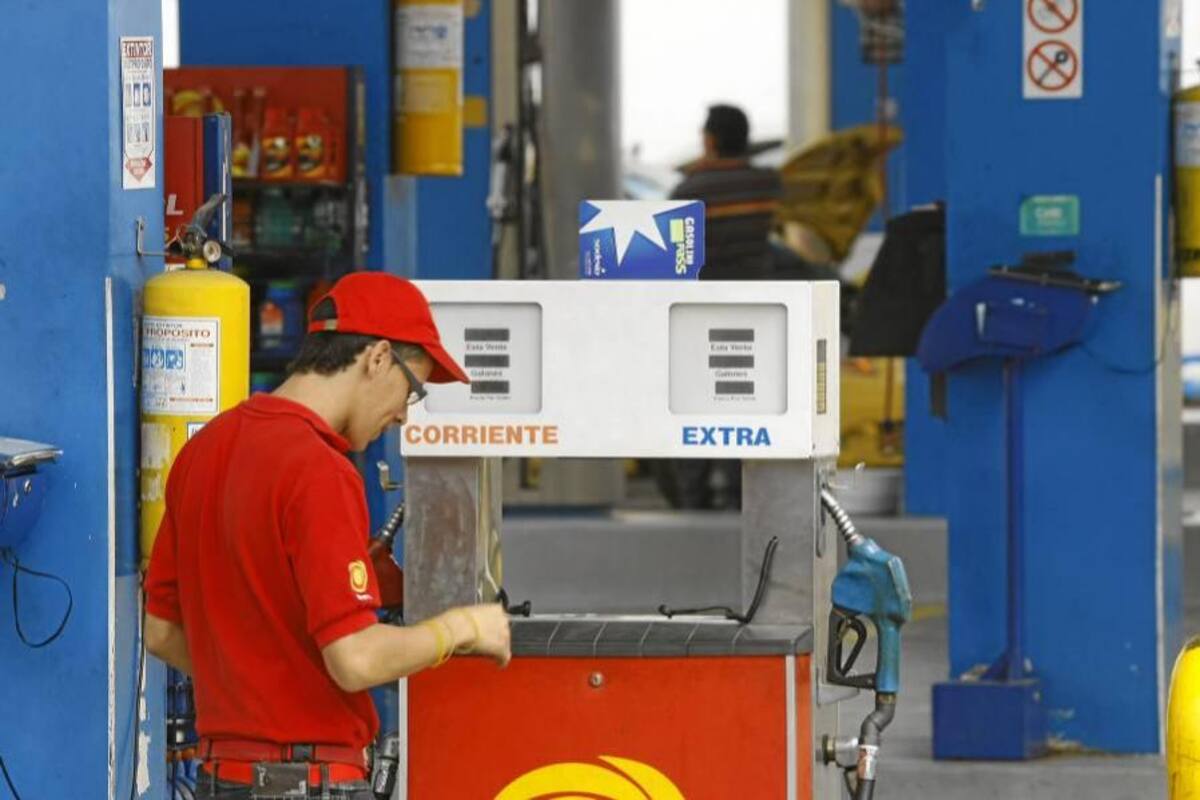 Sanciones a gasolineras que no bajen automáticamente el precio de la gasolina: Minminas (Foto: Cesar Florez/VANGUARDIA LIBERAL)