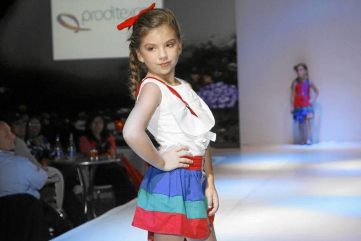 'Mini modelos' iluminan las pasarelas de 'Eimi 2012' (Foto: CESAR FLOREZ/VANGUARDIA LIBERAL)