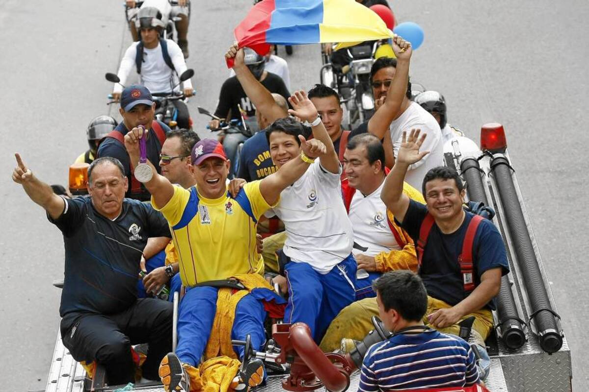Apoteósico recibimiento al medallista Moisés Fuentes (Foto: CÉSAR FLÓREZ/VANGUARDIA LIBERAL)