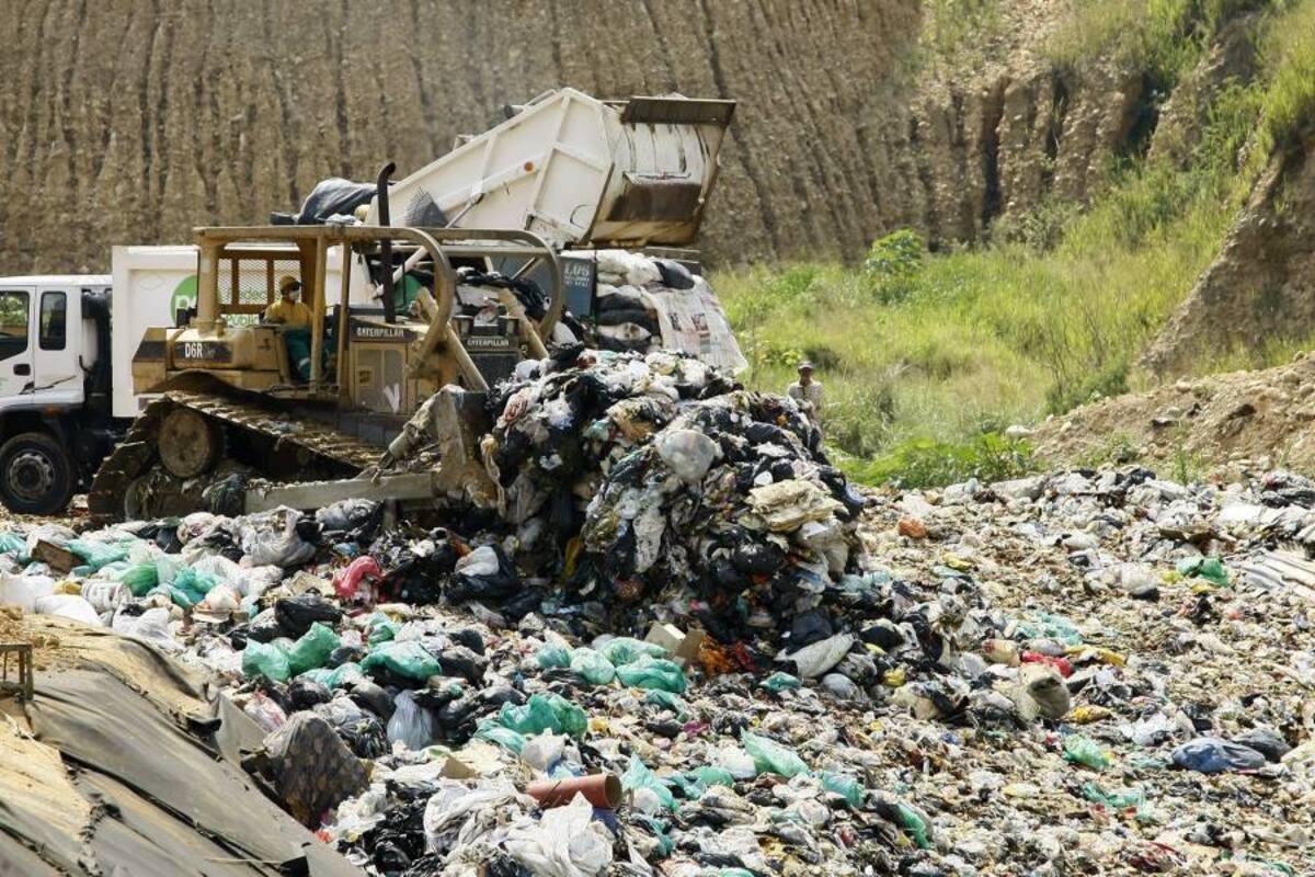 En basurero de Bucaramanga hay enterrados $34 millones (Foto: CÉSAR FLÓREZ/VANGUARDIA LIBERAL)