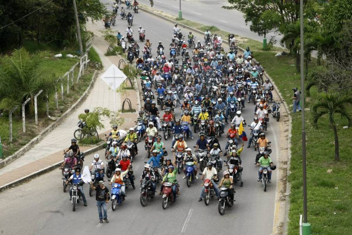 Motociclistas protestaron en Piedecuesta (Foto: César Flórez/ VanguardiaLiberal)