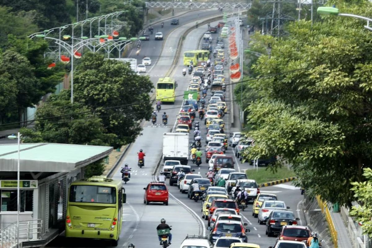 Lanzan nueva petición para que carros particulares circulen por carril de Metrolínea (Foto: Archivo/VANGUARDIA LIBERAL)
