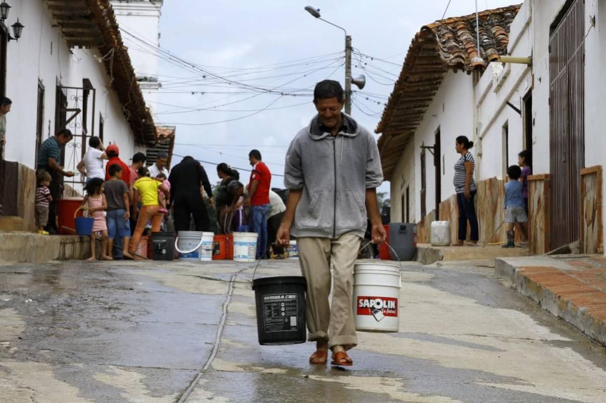 Van 52 mil litros de agua para habitantes de Los Santos en Santander (Foto: ARCHIVO/VANGUARDIALIBERAL)