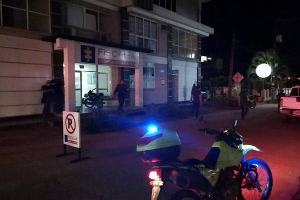Sede de la Fiscalía atacada en Puerto Asís, Putumayo (Foto: Colprensa /VANGUARDIA LIBERAL )