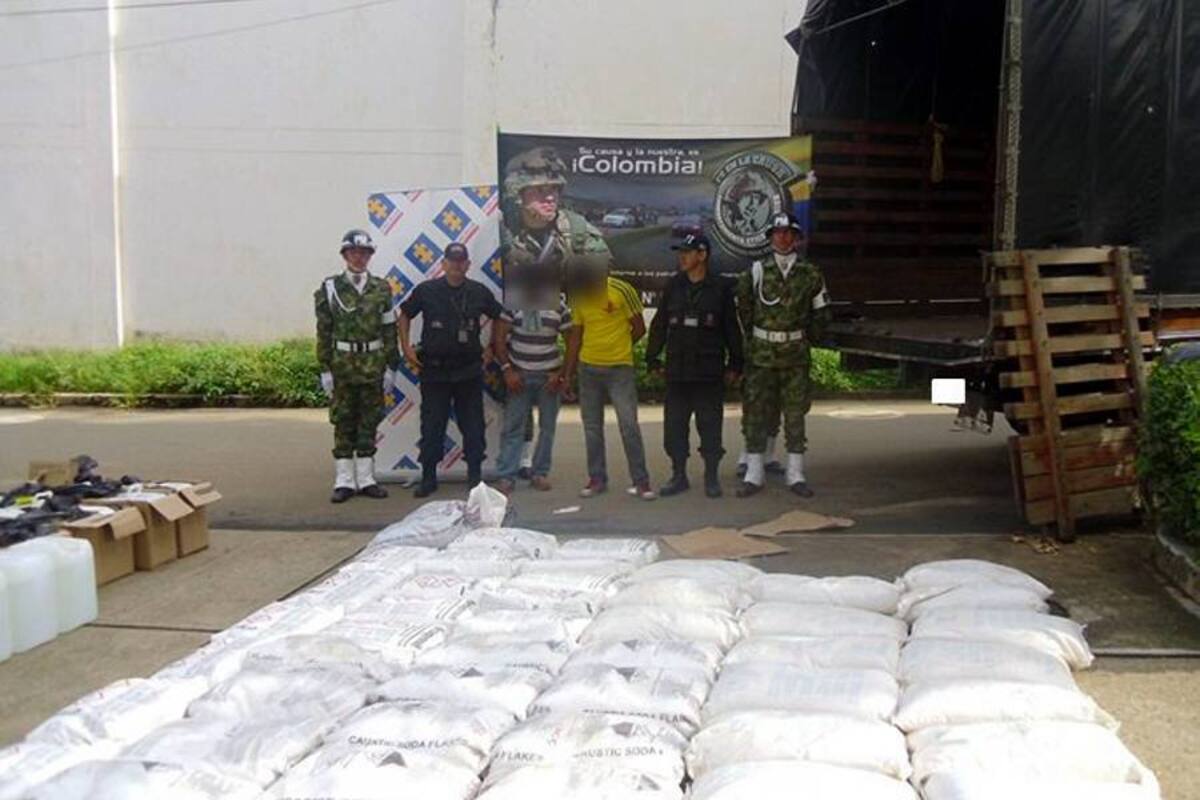 Dos capturados con 2 mil kilos de insumos para producir cocaína (Foto: Suministrada/ VANGUARDIA LIBERAL)