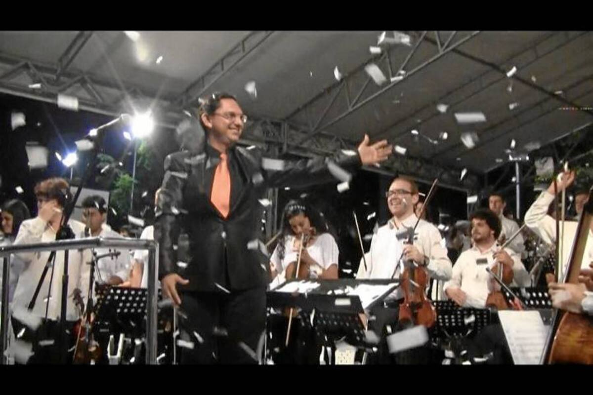 Concierto navideño en la noche de velitas