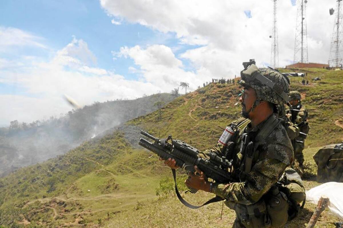 Ejército retoma control de base militar de Toribío e indígenas se repliegan (Foto: AFP/VANGUARDIA LIBERAL)