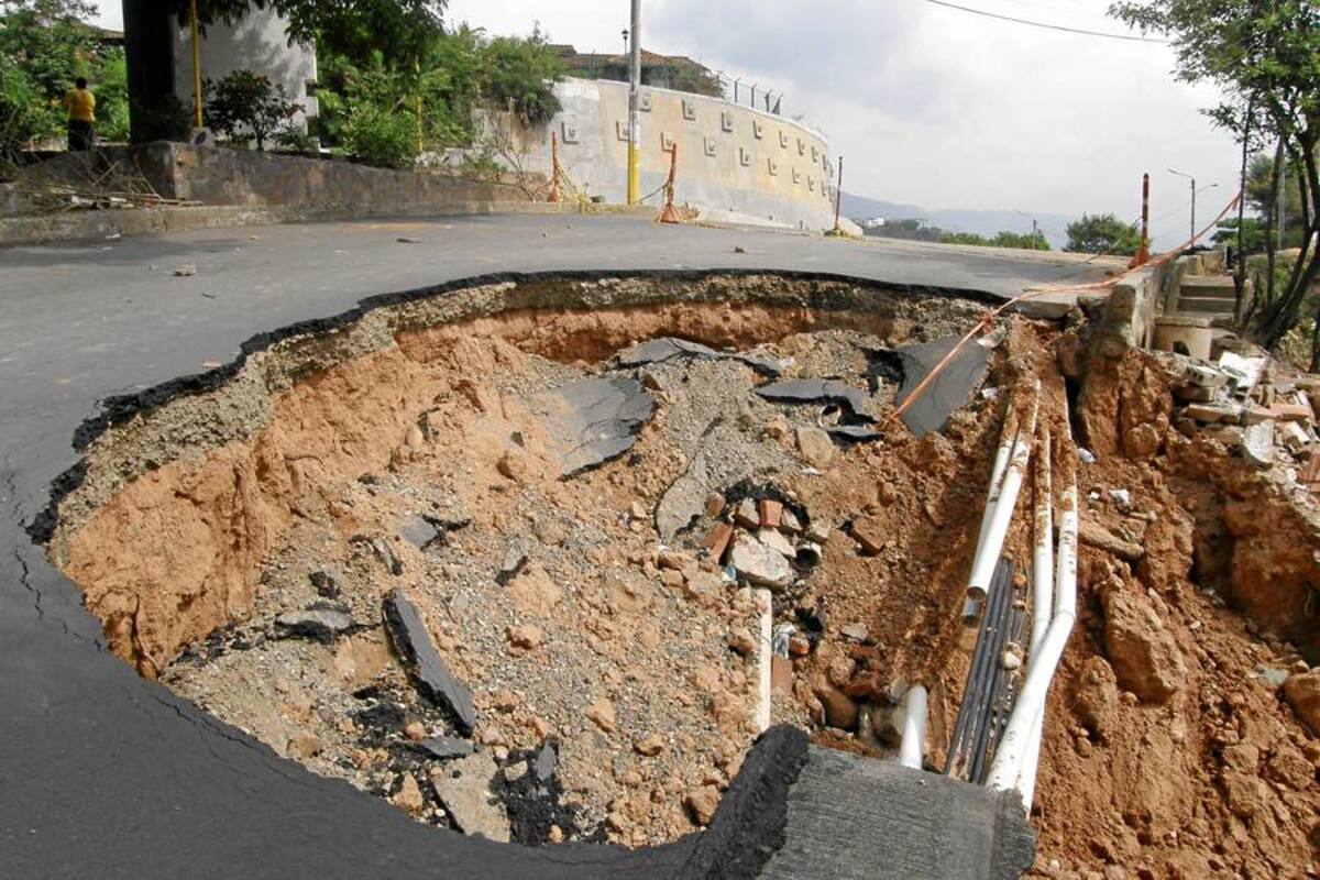 Nadie se responsabiliza del daño de una vía en Girón (Foto: César Flórez/ VANGUARDIA LIBERAL)