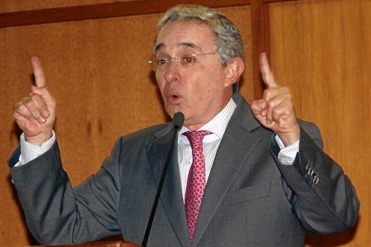 Uribe demandará a exlegisladores que dicen que "paras" apoyaron su elección (Foto: Archivo/ VANGUARDIA LIBERAL)