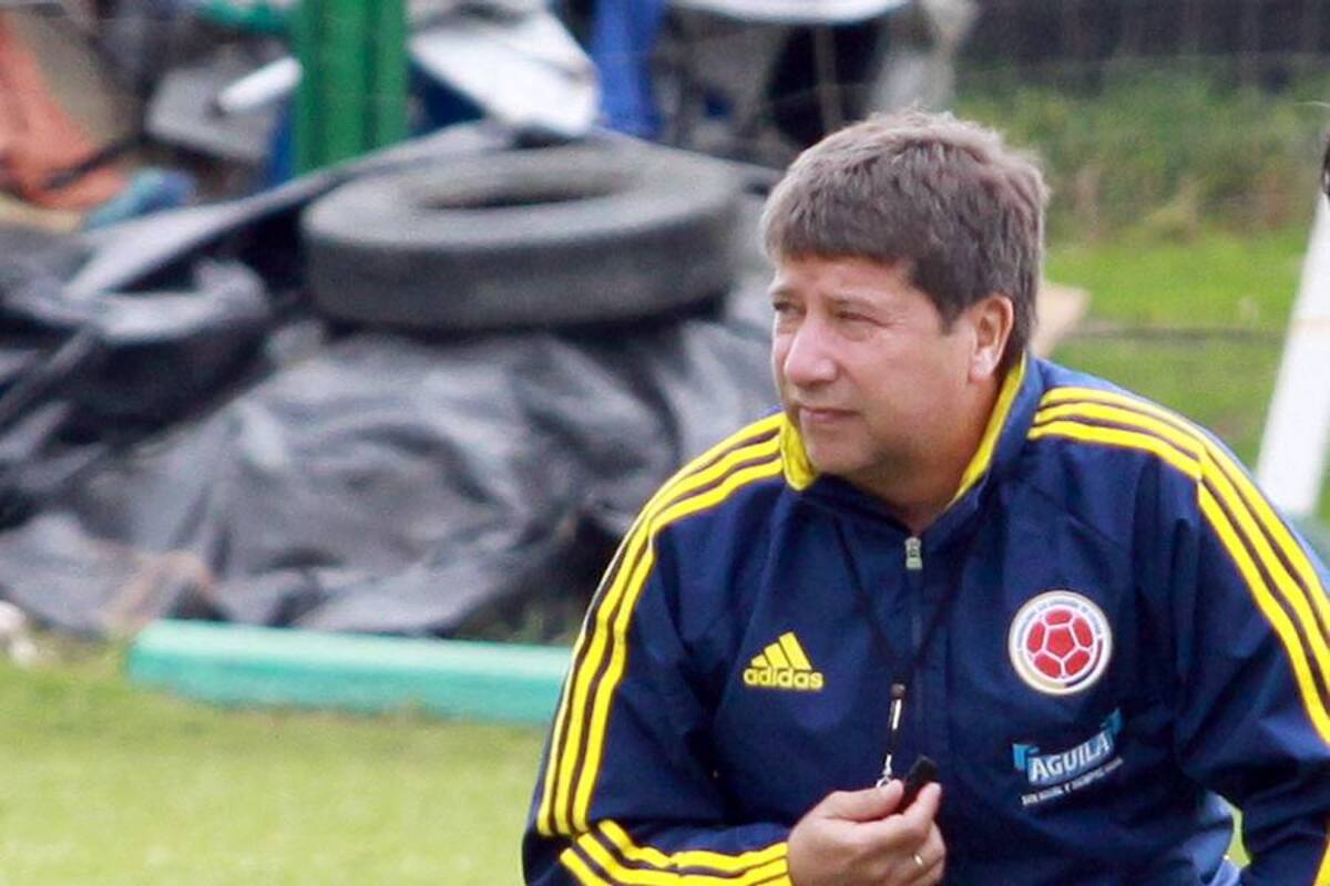 Jugadores apoyan a su técnicnico (Foto: Afp/VANGUARDIA LIBERAL)
