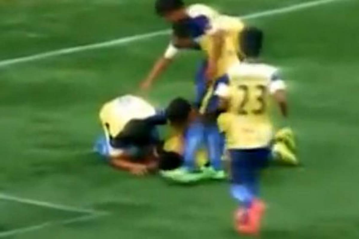 Futbolista muere al hacer un salto mortal para celebrar un gol (Foto: Foto: Youtube)