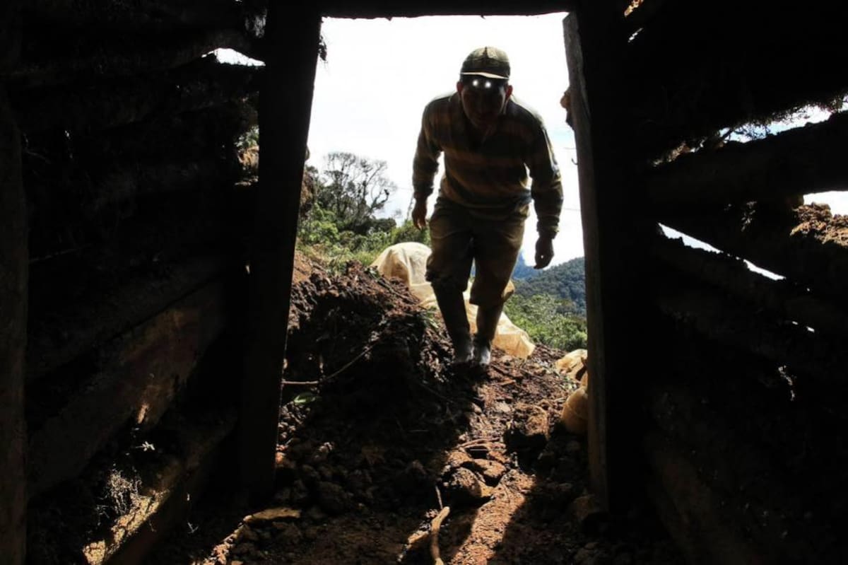 Prohíben porte de armas para frenar problemas sociales por minería ilegal en Soto Norte (Foto: Archivo/ VANGUARDIA LIBERAL)