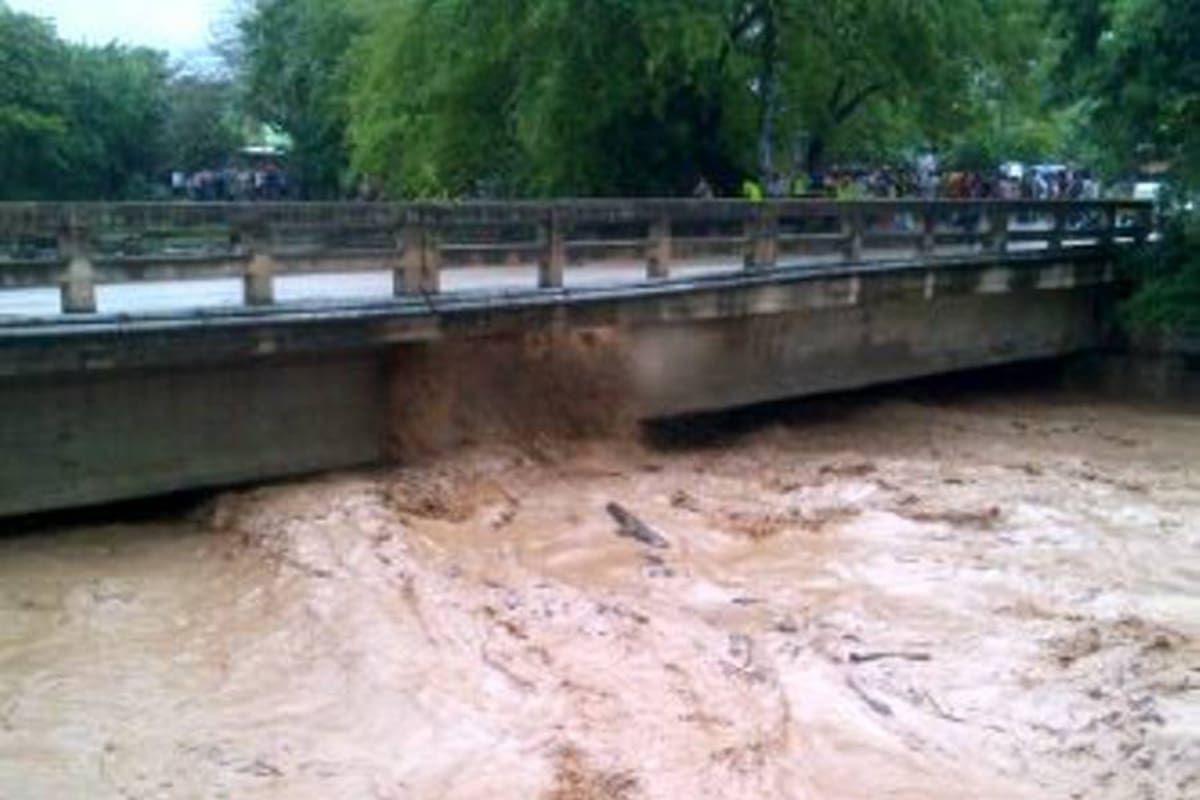 Emergencia invernal por creciente del Río de Oro (Foto: Foto Cortesía @YuyiisCarvajal/VANGUARDIA LIBERAL)