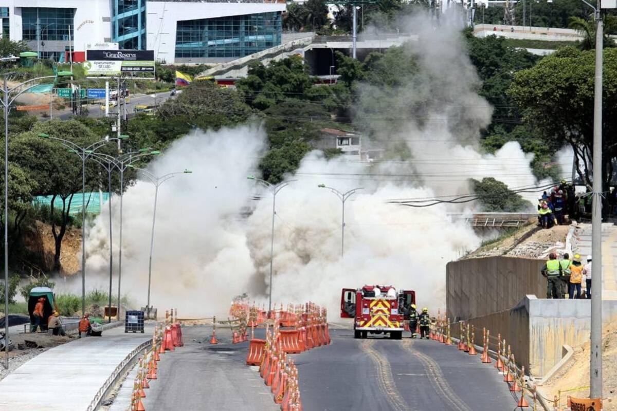 Puente de Conucos fue derribado con una implosión (Foto: Fabián Hernández/VANGUARDIA LIBERAL)