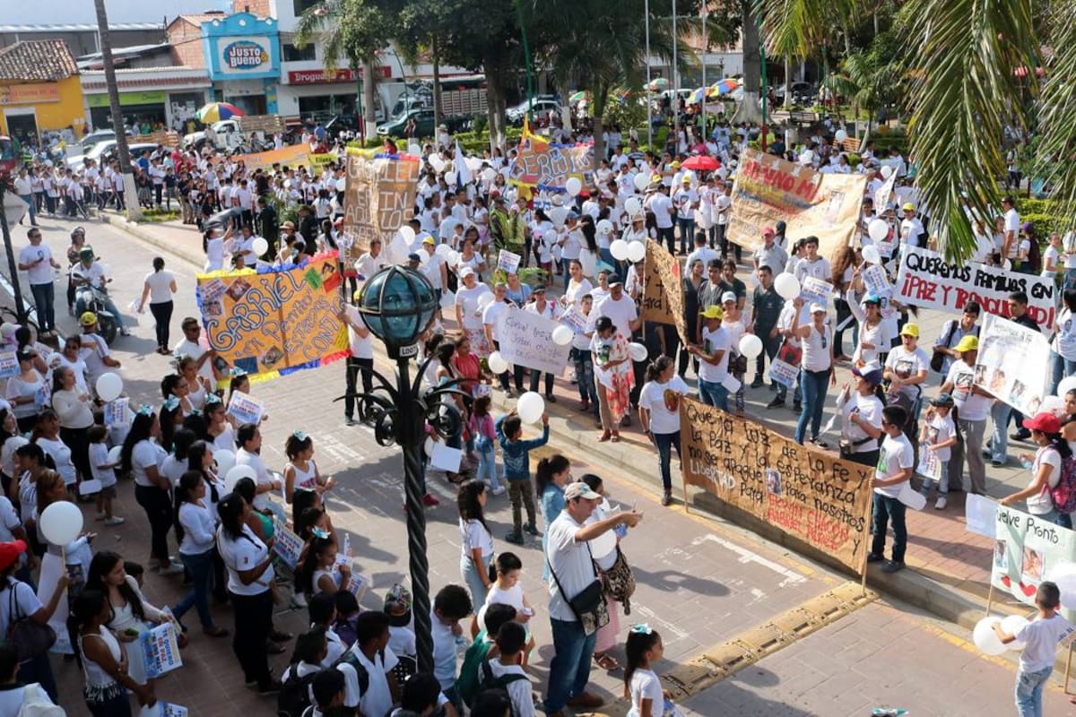Marcha pidió este viernes intensificar la búsqueda de tres desaparecidos en Lebrija (Foto: FABIÁN HERNÁNDEZ/VANGUARDIA LIBERAL)