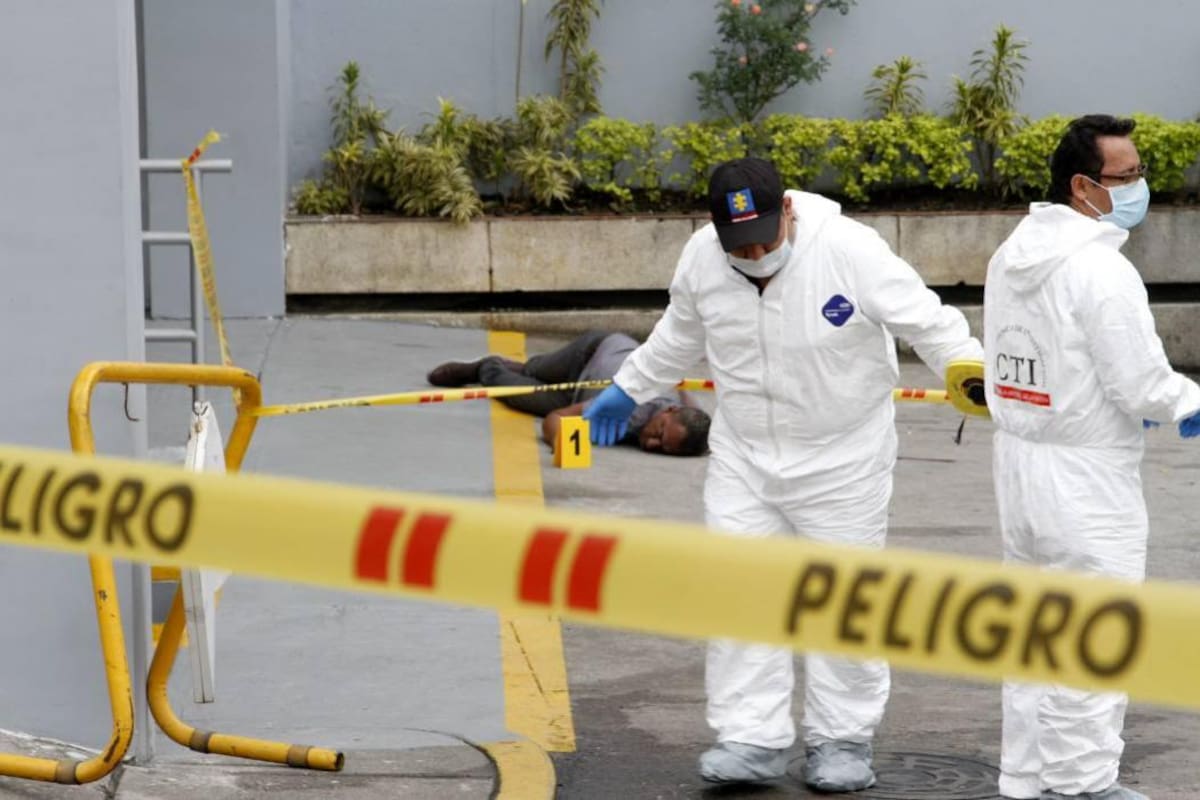Detalles del asesinato ocurrido frente a la plaza Guarín de Bucaramanga (Foto: Marco Valencia / VANGUARDIA LIBERAL)
