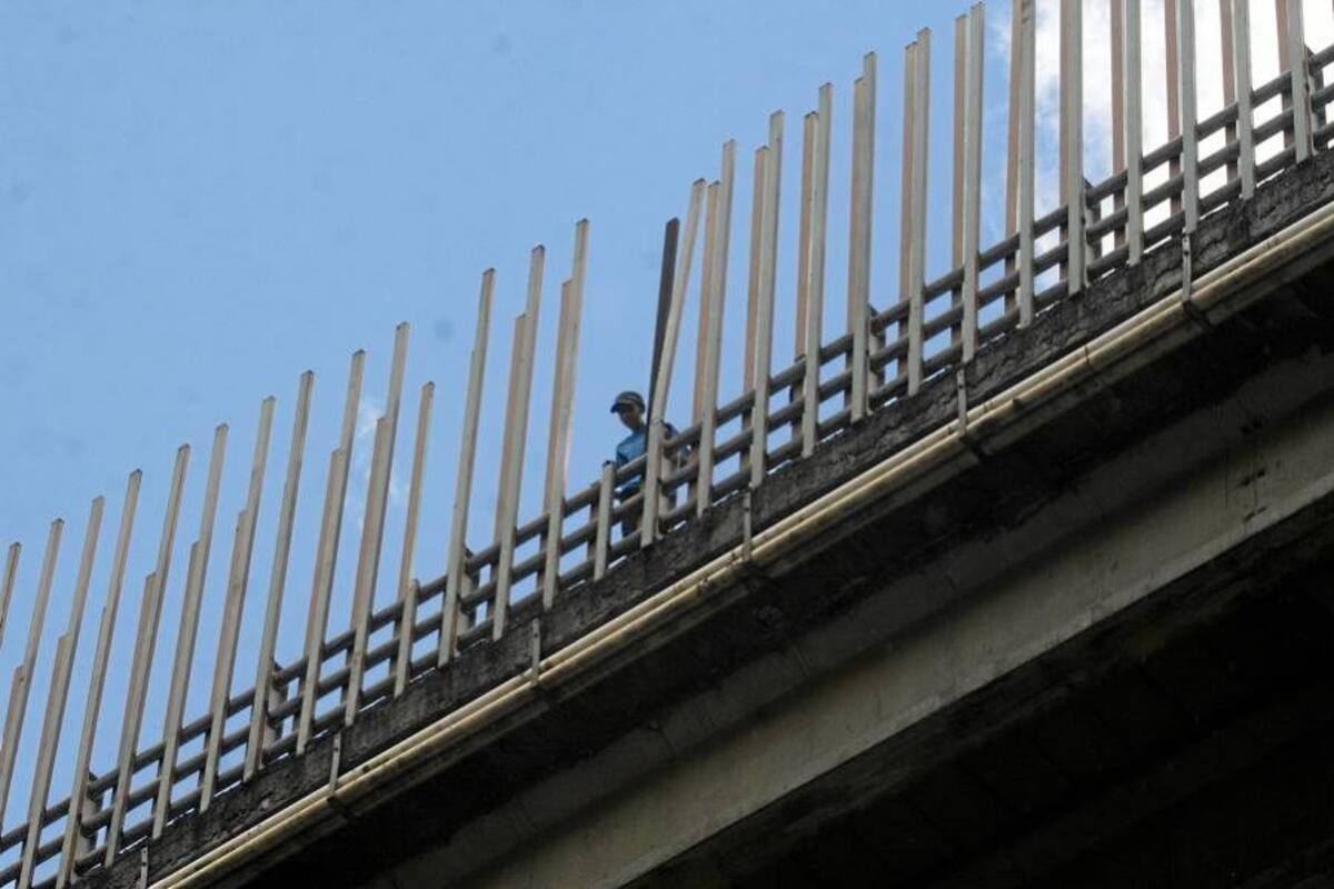 Policía y ciudadanos evitaron suicidio en el viaducto García Cadena (Foto: Archivo/ VANGUARDIA LIBERAL)