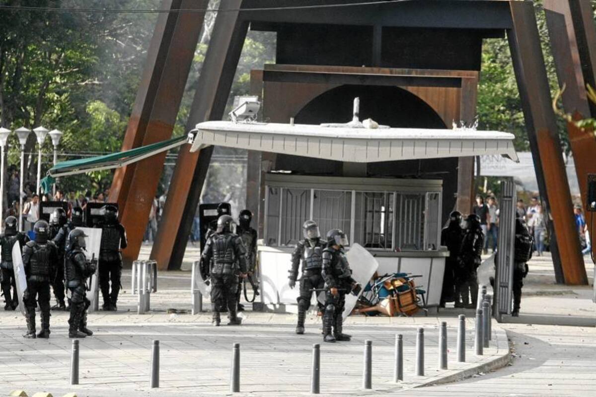 Policía entregó balance de los disturbios en la UIS (Foto: Marco Valencia/ VANGUARDIA LIBERAL)