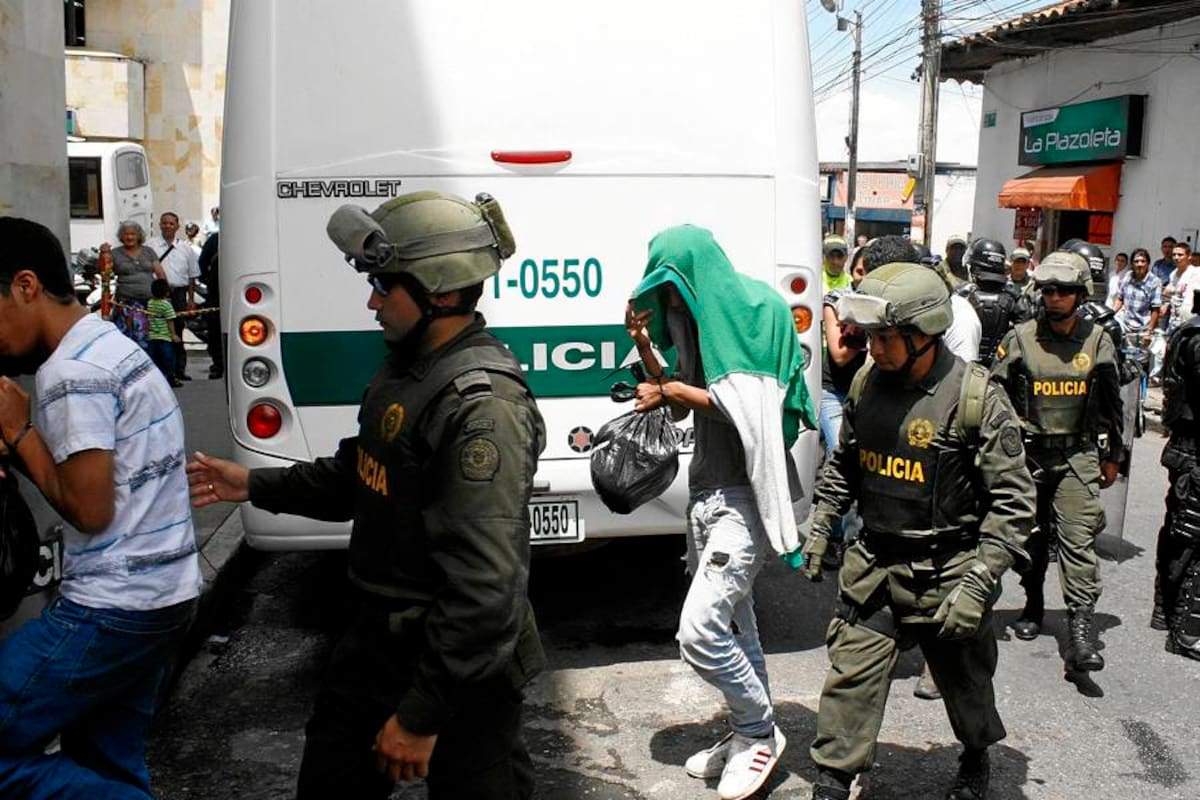 Director de la Policía dio detalles de los capturados con ‘papas bomba’ en Lebrija (Foto: Marco Valencia/ VANGUARDIA LIBERAL)
