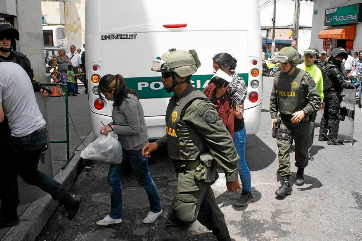Así fueron trasladados los seis jóvenes que tenían 300 ‘papas bomba’ (Foto: Marco Valencia/ VANGUARDIA LIBERAL)