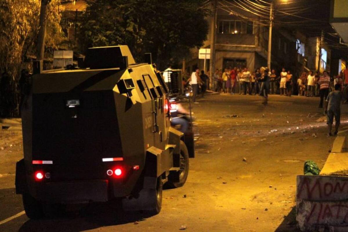 En disturbios terminó desalojo en el barrio San Luis (Foto: Marco Valencia/VANGUARDIA LIBERAL )