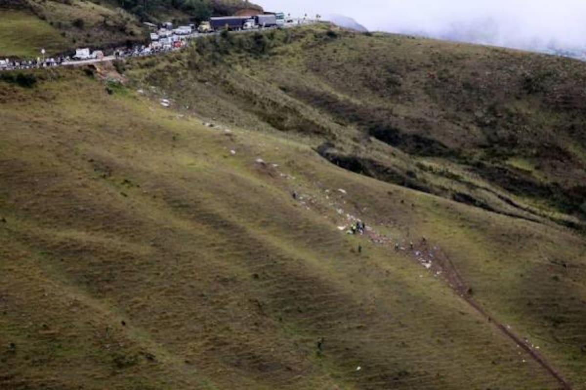 Un bus Omega de número interno 5609, que cubría la ruta Bogotá - Bucaramanga - Cúcuta, se habría volcado en el kilómetro 76. Una mujer murió, al parecer, al salir por una de las ventanas del vehículo(Foto: Archivo/ VANGUARDIA LIBERAL)