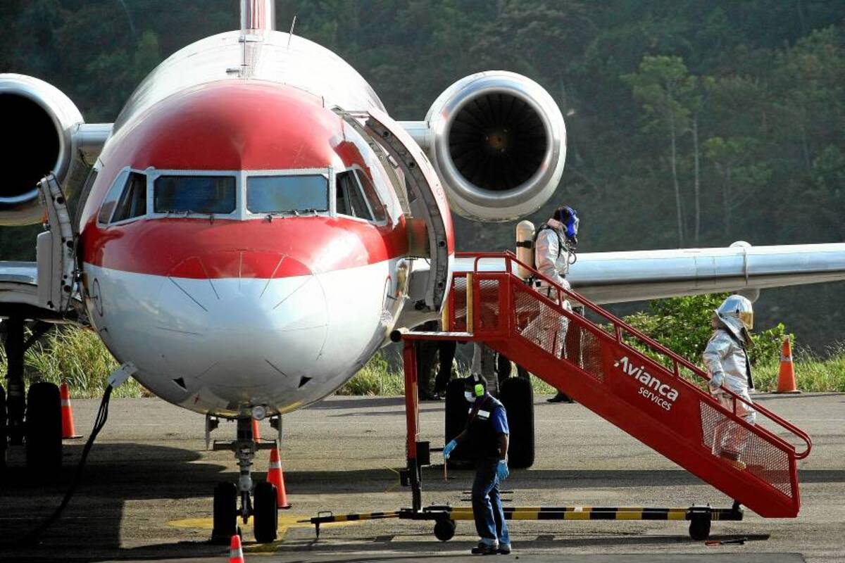 Pasajeros inconformes durmieron en avión de Avianca parqueado en El Dorado (Foto: Archivo/ VANGUARDIA LIBERAL)
